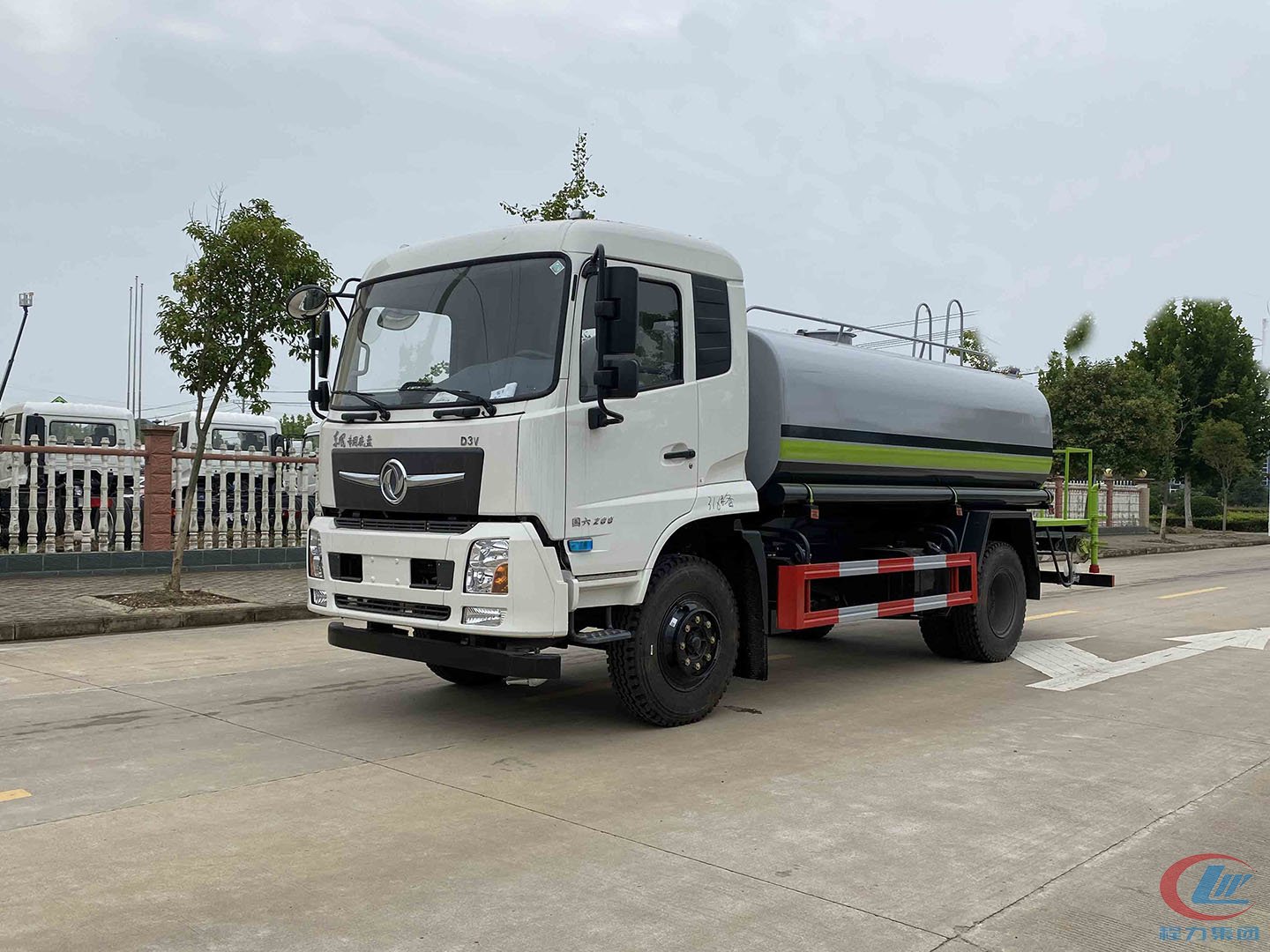 國(guó)六12方東風(fēng)專底D3V灑水車(chē)