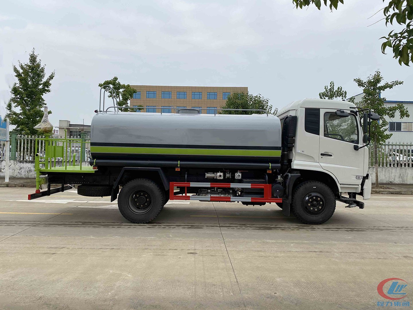 國(guó)六12方東風(fēng)專底D3V灑水車(chē)
