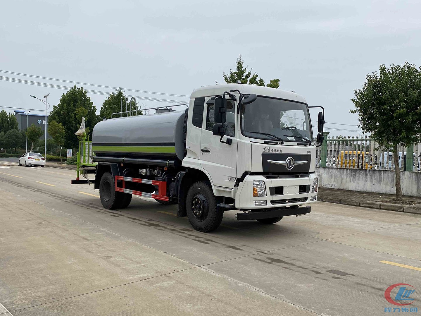 國(guó)六12方東風(fēng)專底D3V灑水車(chē)