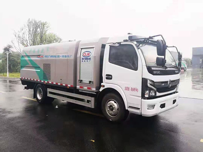 東風(fēng)大多利卡純電動(dòng)護(hù)欄清洗車(chē)
