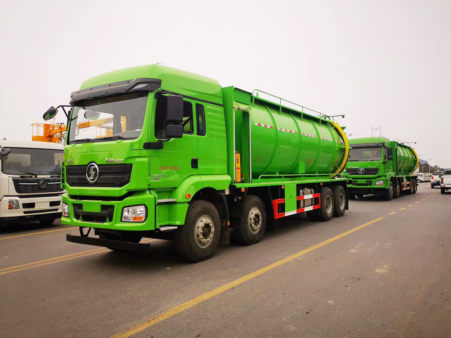 國六陜汽德龍前四后八30噸污泥運(yùn)輸車
