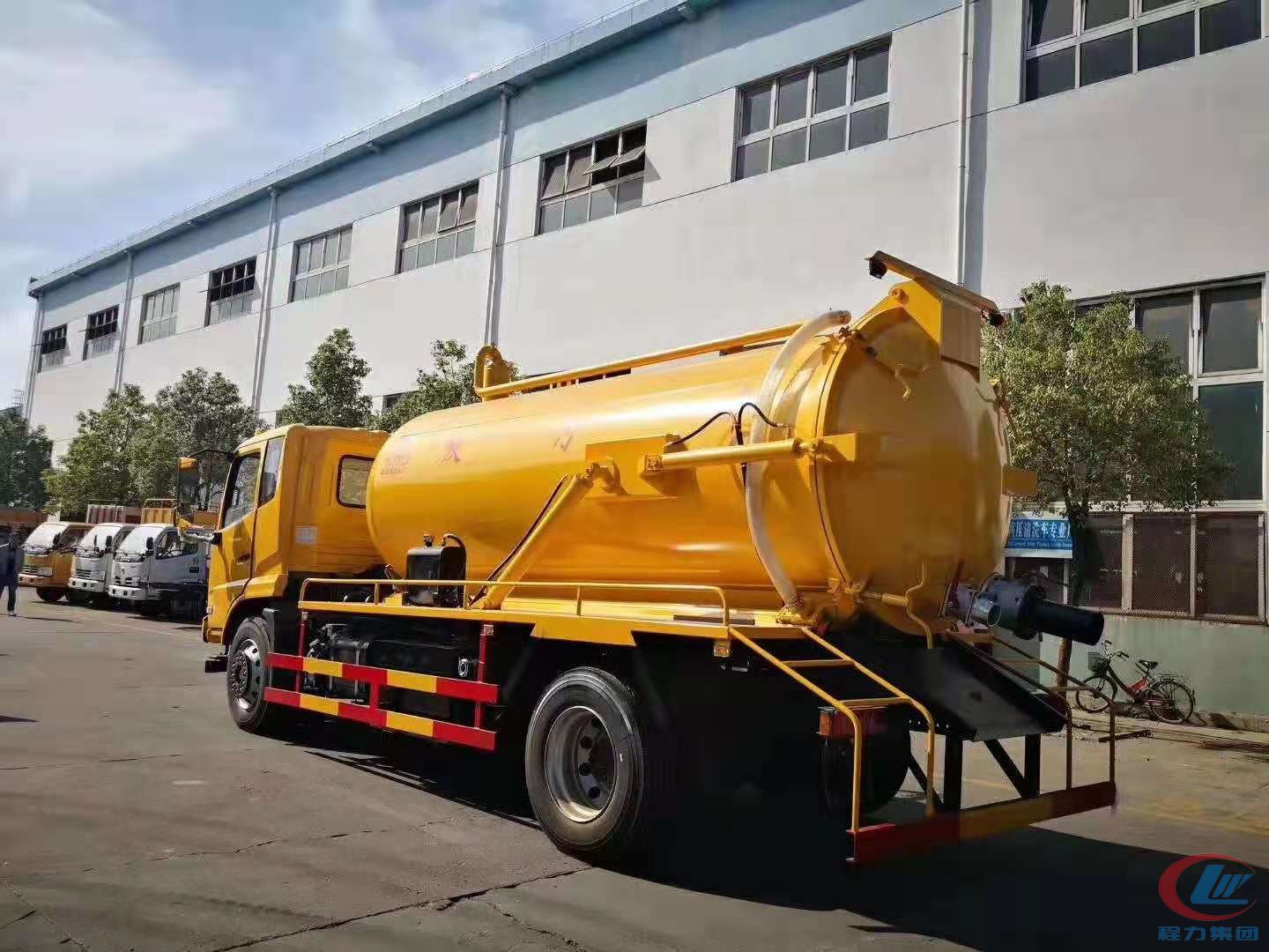 東風(fēng)天錦吸污車(chē)