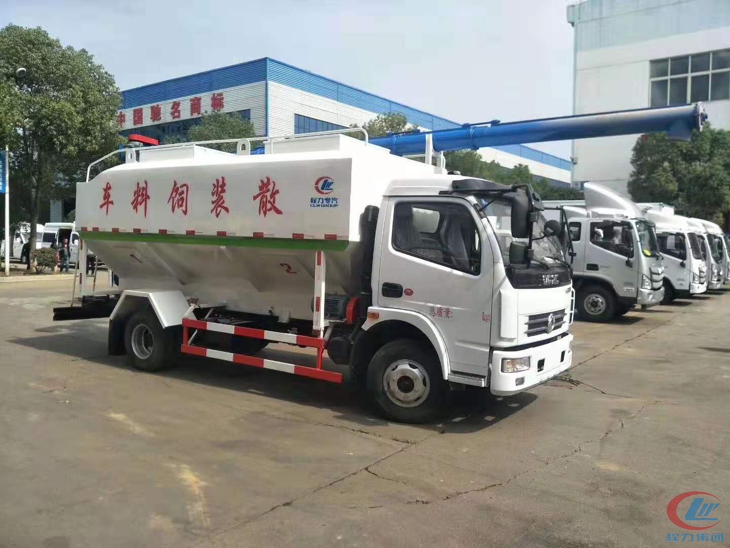 多利卡散裝飼料運輸車高清圖側(cè)面圖