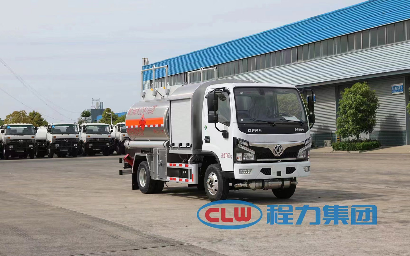 東風(fēng)4立方小型飛機(jī)加油車(chē)