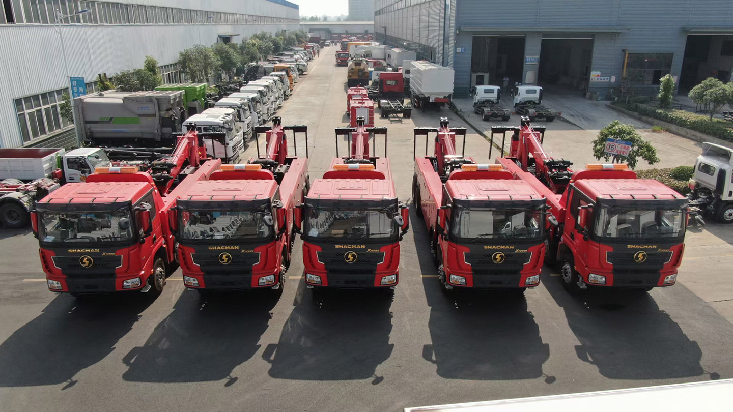 程力重型拖吊連體清障車(chē)批量發(fā)車(chē)
